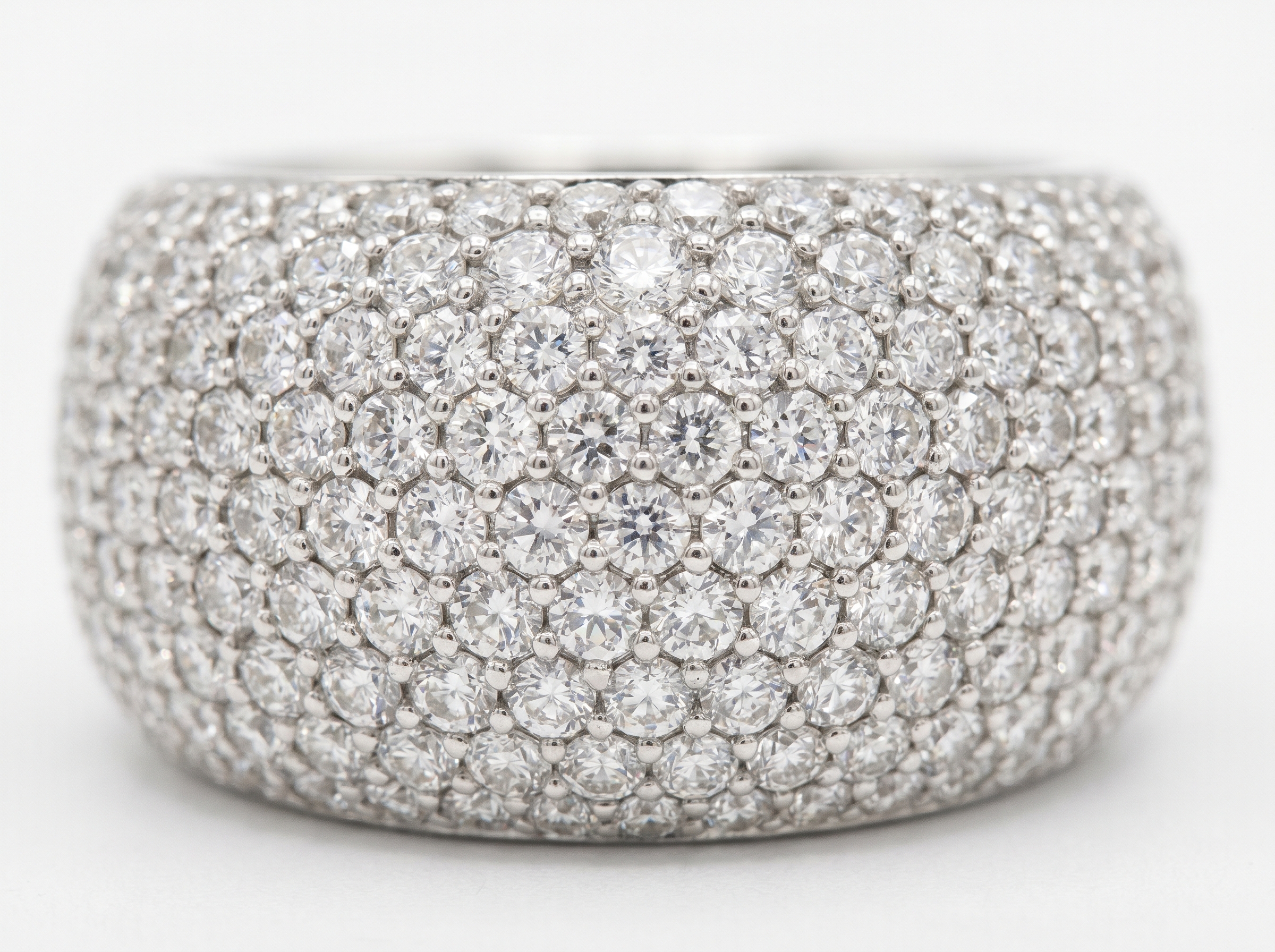 Pavé setting with multiple small stones close together